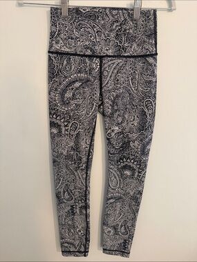 lululemon athletica Black and White Paisley Print Leggings Cropped Size 4